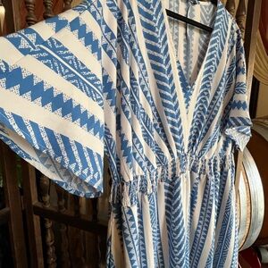 BloomChic Blue and White Patterned Women's Dress